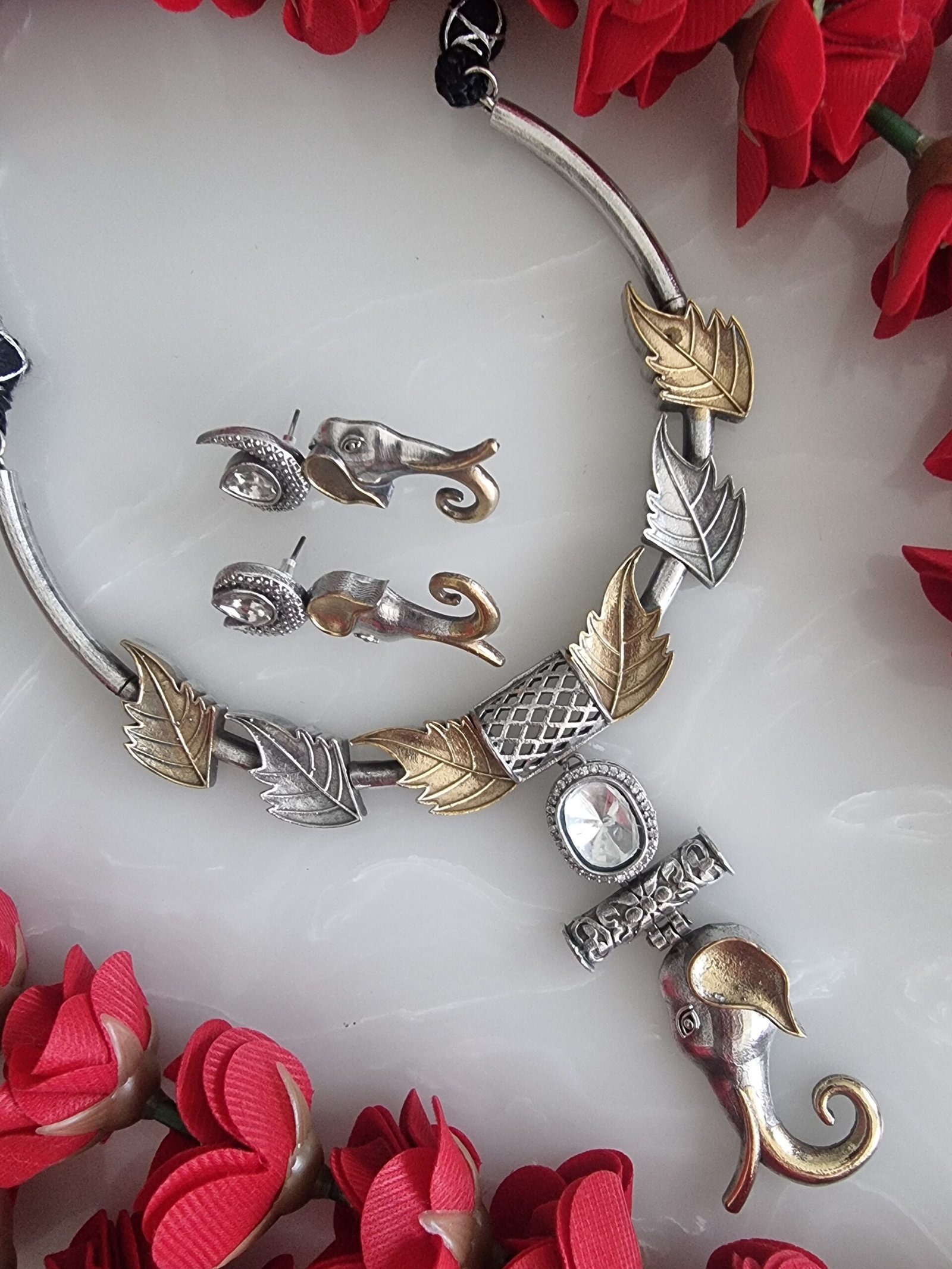 GAJGAMINI DUALTONE NECKLACE SET WITH EARRINGS FOR WOMEN