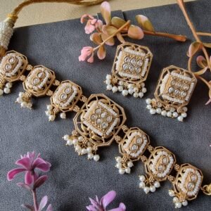 ANAHIRA GOLD PLATED KUNDAN CHOKER SET WITH EARRINGS